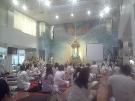 ปฎิบัติธรรม